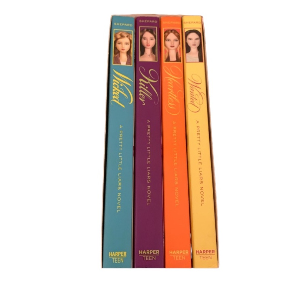 Pretty little liars book set(FINAL SALE)